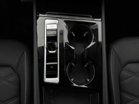 Used 2025 Volkswagen Atlas Cross Sport SE image 30