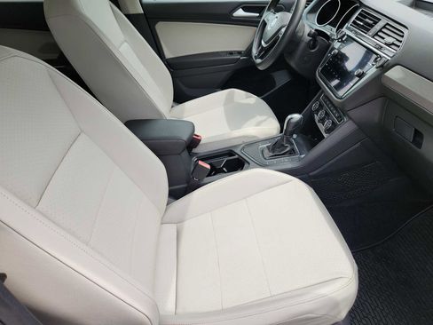 Used 2020 Volkswagen Tiguan SE w/ Panoramic Sunroof Package FWD image 14
