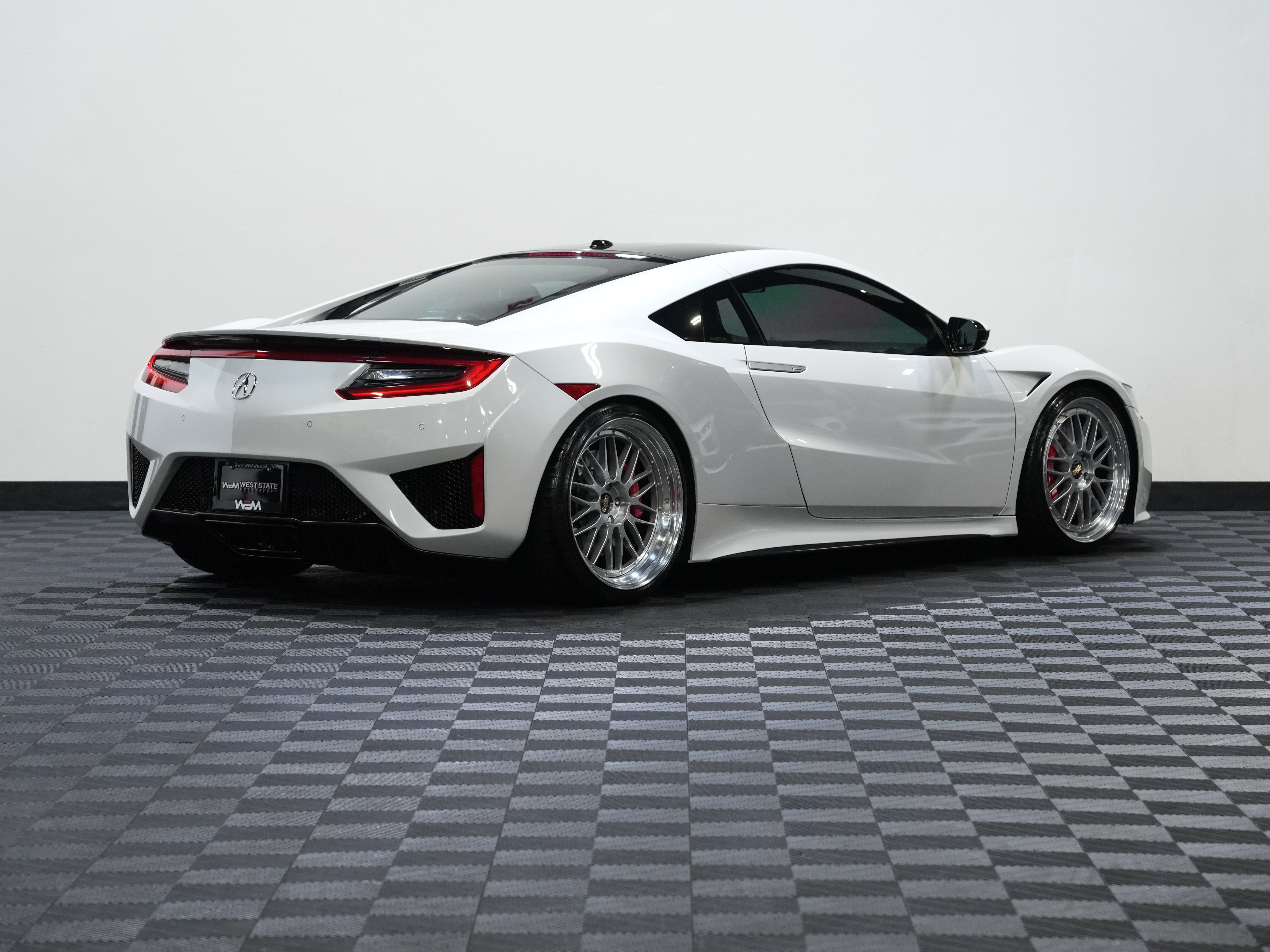Used 2017 Acura NSX AWD/4WD image 6