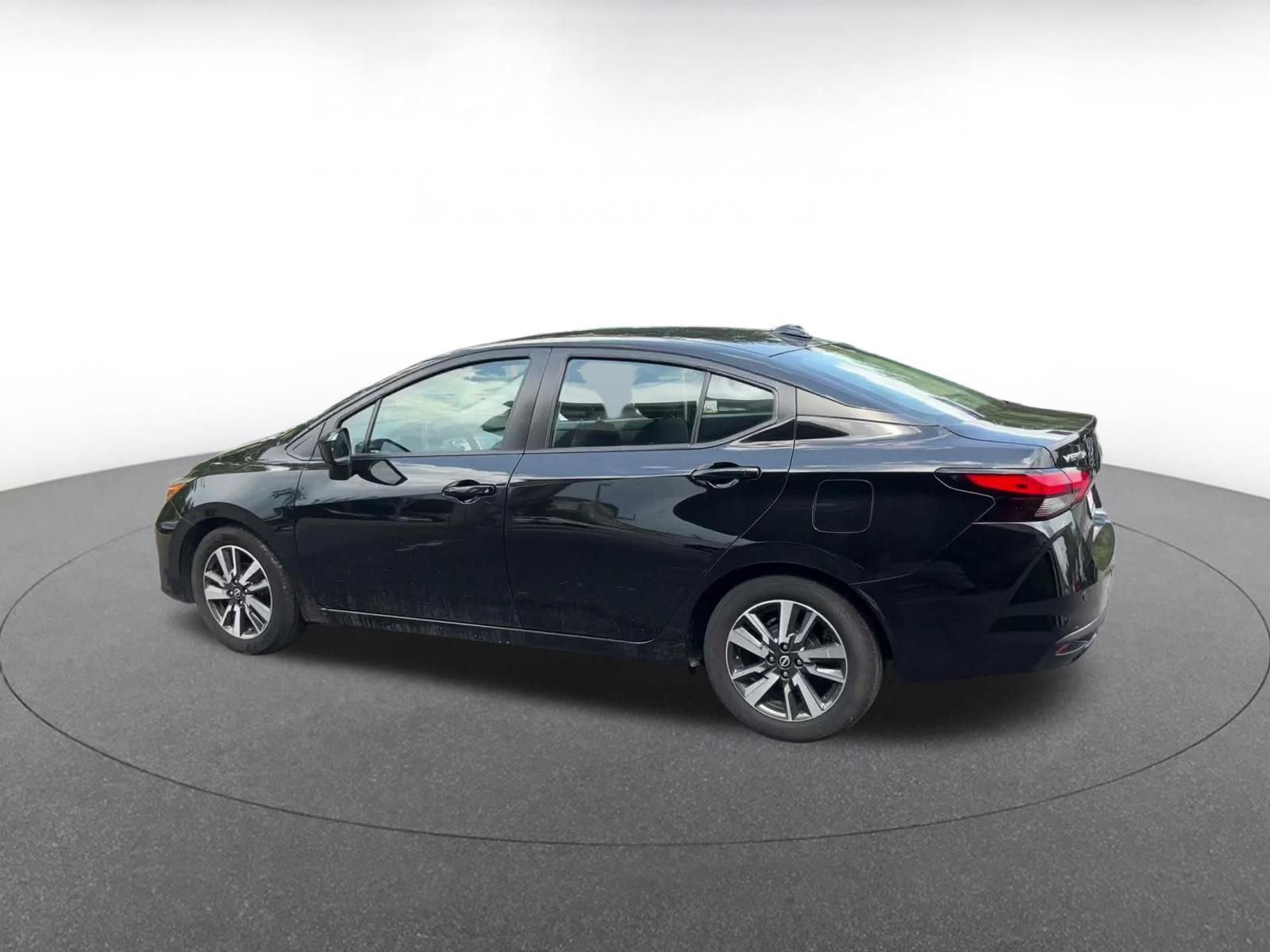 Used 2025 Nissan Versa SV FWD image 8