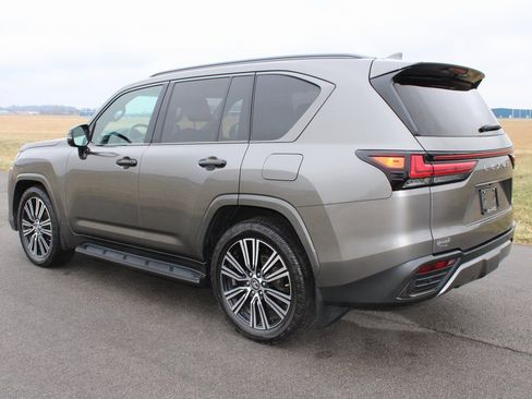 Used 2023 Lexus LX 600 4WD w/ Luxury Package image 5