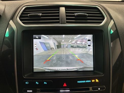 Used 2016 Ford Explorer Limited w/ Equipment Group 301A AWD/4WD image 33