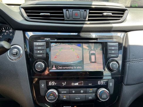 Used 2018 Nissan Rogue SL w/ Premium Package image 27