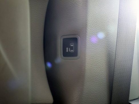 Used 2020 Chrysler Pacifica Touring-L Plus image 35