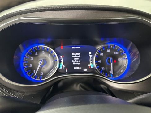 Used 2019 Chrysler Pacifica Limited image 17