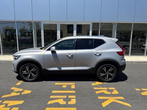 Certified 2025 Volvo XC40 B5 Core AWD/4WD image 2
