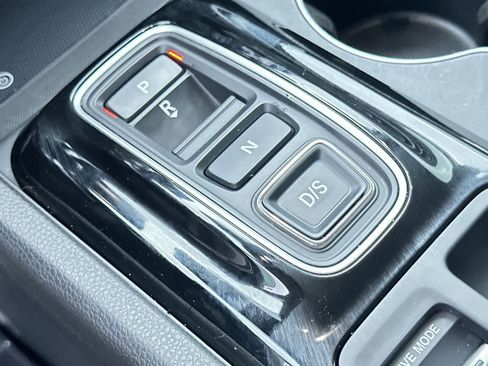 Used 2025 Honda Pilot Touring image 21