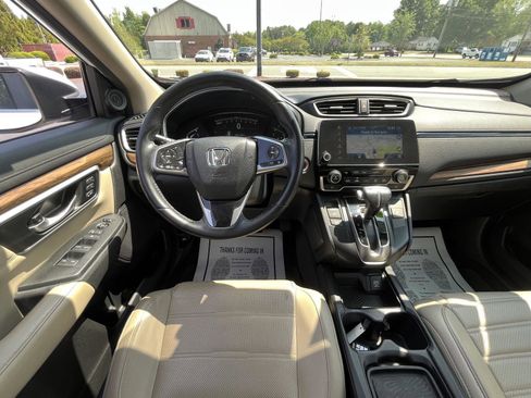 Used 2017 Honda CR-V Touring image 4