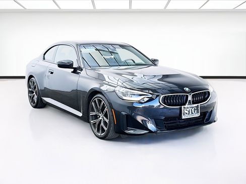 Used 2023 BMW 230i Coupe w/ Convenience Package RWD image 3