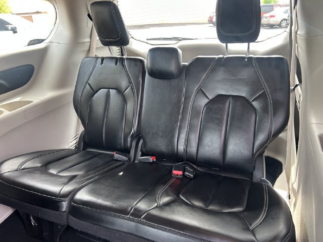 Used 2023 Chrysler Pacifica Touring-L FWD image 31