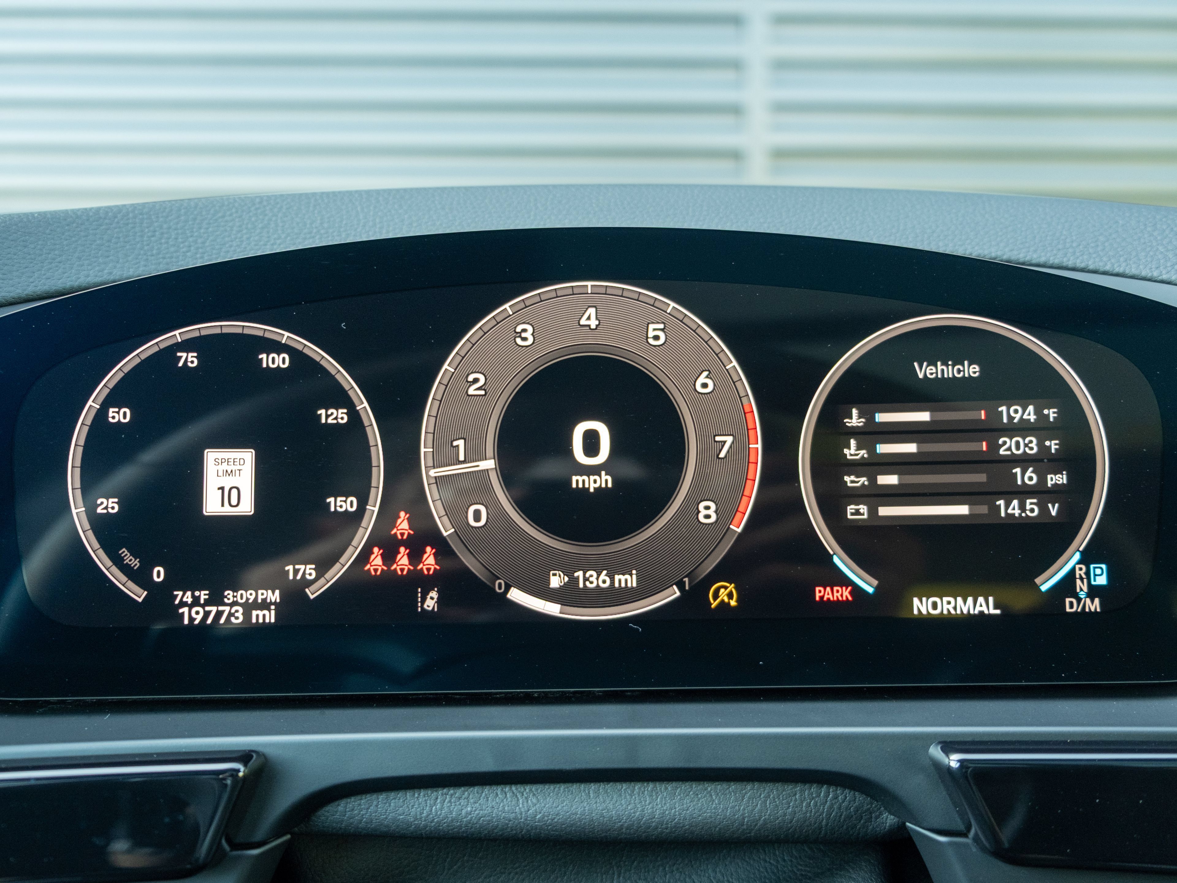 Certified 2025 Porsche Cayenne AWD/4WD image 24