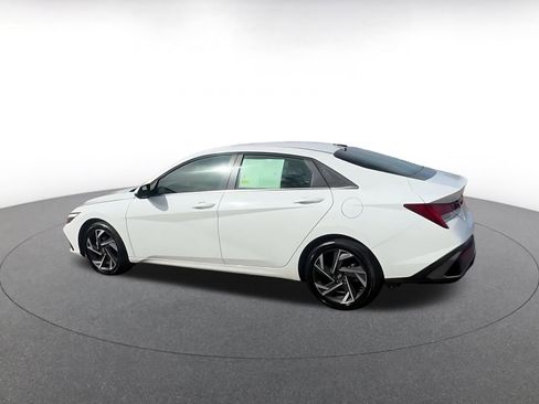 Used 2025 Hyundai Elantra Limited image 11