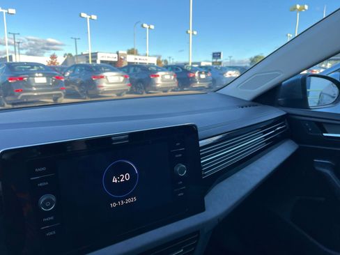 Used 2025 Volkswagen Jetta SE image 35