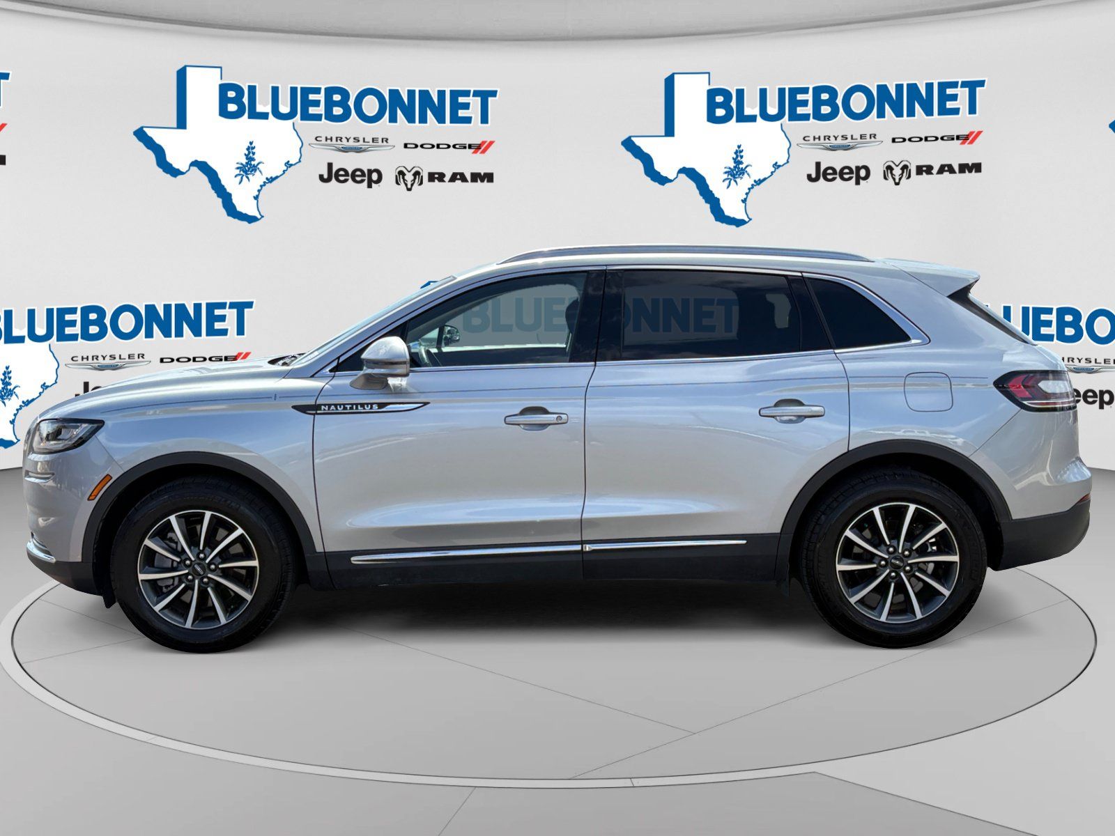 Used 2022 Lincoln Nautilus FWD image 8