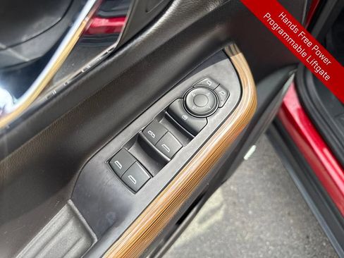 Used 2022 GMC Acadia SLE w/ Driver Convenience Package image 13