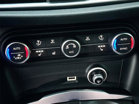 Used 2023 Alfa Romeo Stelvio Sprint image 23