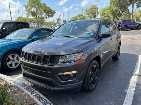 Used 2021 Jeep Compass Latitude FWD image 1