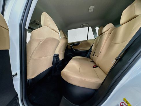 Used 2020 Toyota RAV4 LE AWD/4WD image 22
