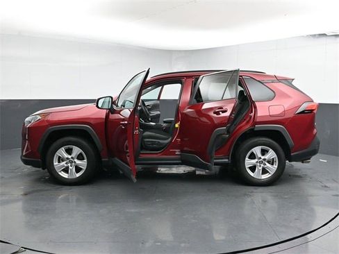 Used 2021 Toyota RAV4 XLE w/ Convenience Package image 30