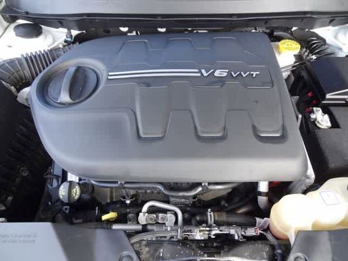 Used 2019 Jeep Cherokee Latitude Plus w/ Comfort/Convenience Group image 38