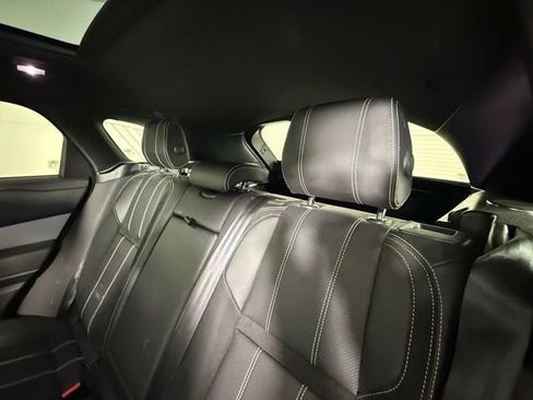 Used 2019 Land Rover Range Rover Velar R-Dynamic SE image 30
