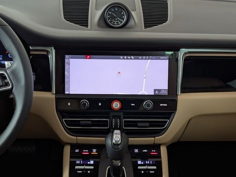 New 2026 Porsche Macan image 27