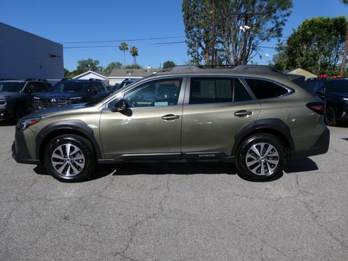 Certified 2025 Subaru Outback Premium image 2