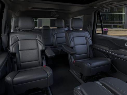New 2026 Lincoln Navigator Reserve AWD/4WD image 11