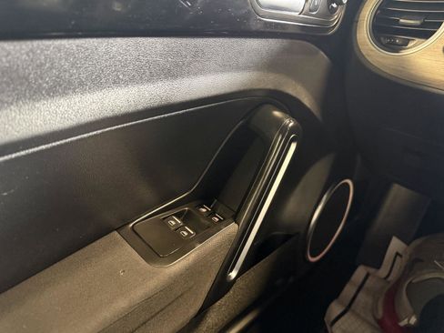 Used 2018 Volkswagen Beetle 2.0T Coast image 21