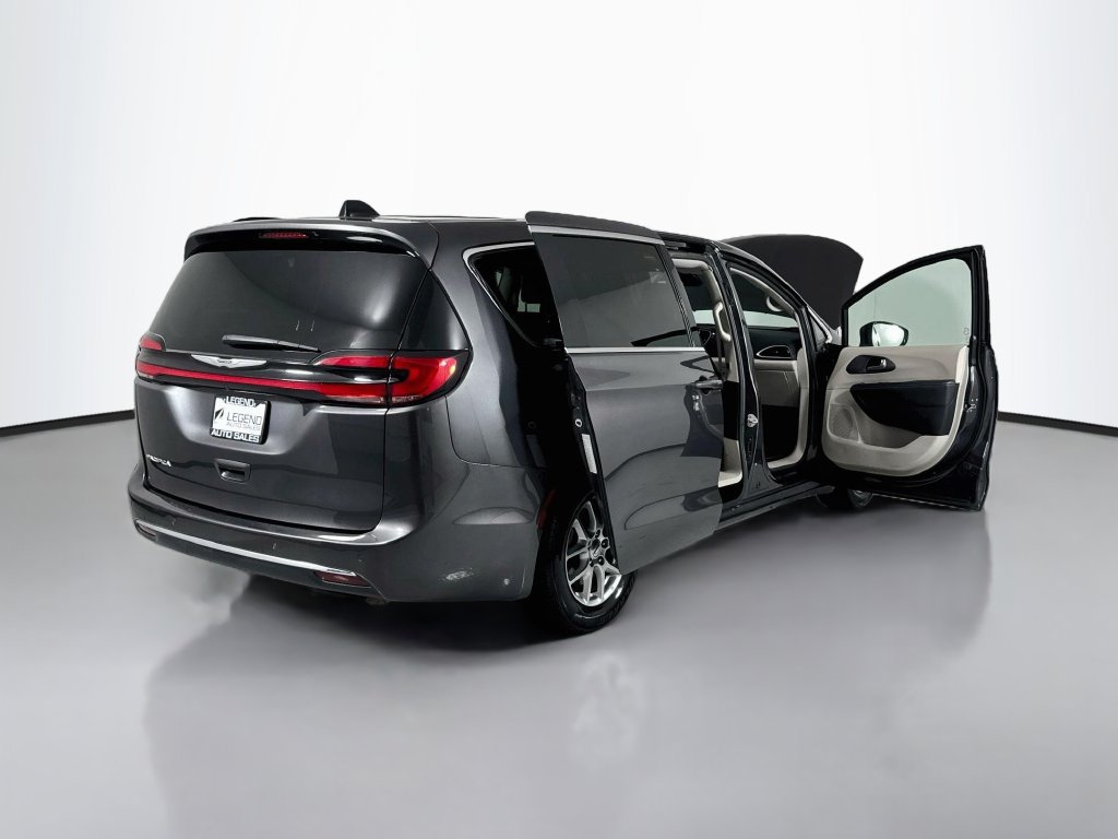 Used 2023 Chrysler Pacifica Touring-L FWD image 23