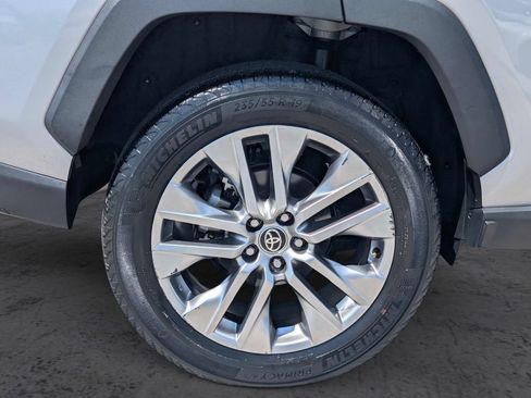 Used 2022 Toyota RAV4 XLE Premium FWD image 9