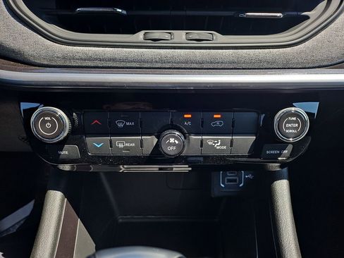 New 2025 Jeep Compass Latitude image 21