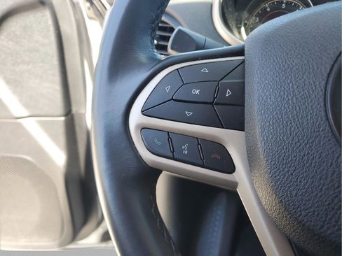 Used 2017 Jeep Cherokee Latitude FWD image 25