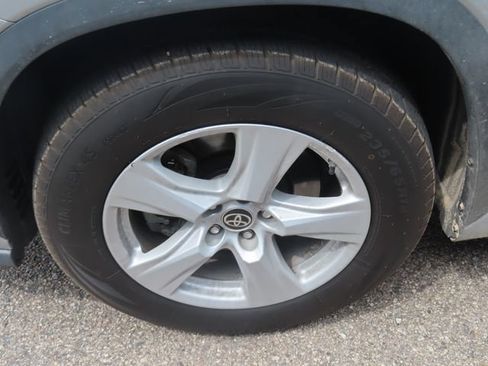Used 2021 Toyota Highlander L FWD image 14