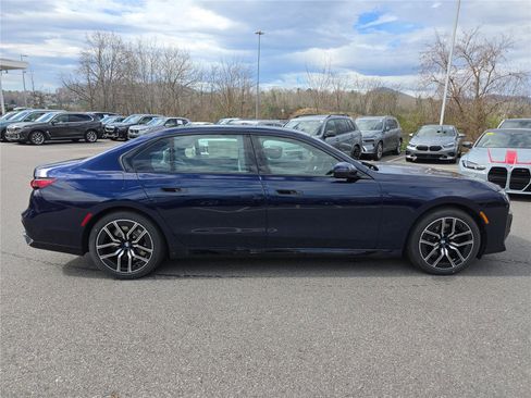 New 2026 BMW 760i xDrive w/ Executive Package image 2
