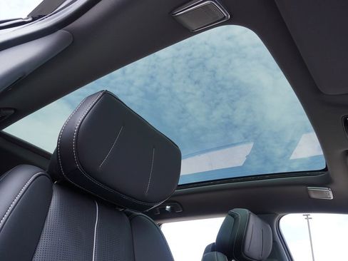 New 2025 Cadillac Optiq Luxury 2 image 12