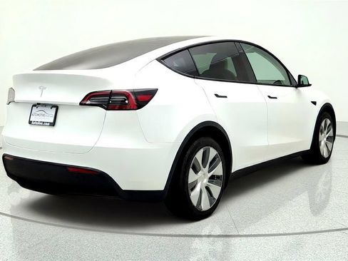 Used 2023 Tesla Model Y AWD image 5
