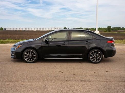 Used 2021 Toyota Corolla SE w/ Carpet Mat Package (TMS) FWD image 4