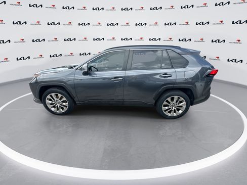 Used 2020 Toyota RAV4 XLE Premium image 5