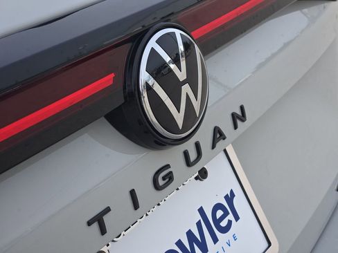 New 2026 Volkswagen Tiguan SE R-Line image 7