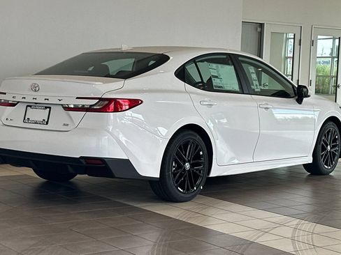 New 2026 Toyota Camry SE FWD image 4