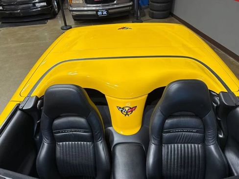 Used 2004 Chevrolet Corvette Convertible w/ Preferred Equipment Group RWD image 70