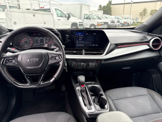 Used 2026 Chevrolet Trax RS FWD image 13