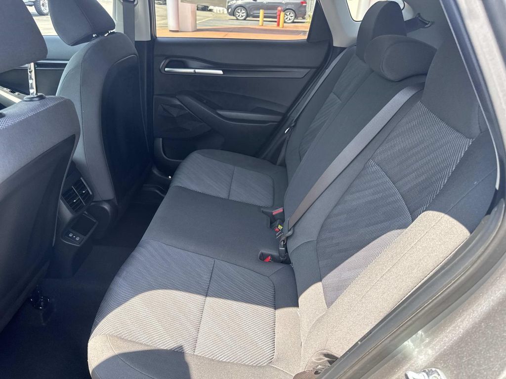 Used 2024 Kia Seltos LX AWD/4WD image 15
