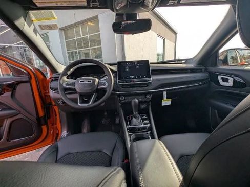 New 2026 Jeep Compass Latitude image 19