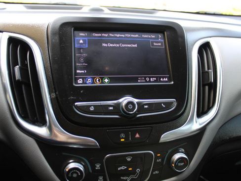 Used 2022 Chevrolet Equinox LT image 18