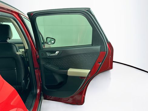 Used 2020 Ford Escape Titanium image 31