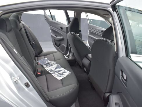 Used 2024 Nissan Altima 2.5 S FWD image 7