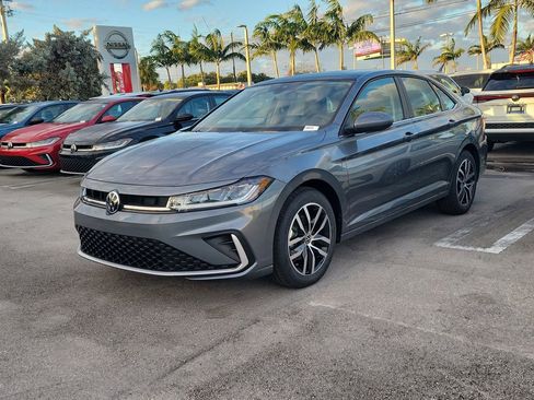 New 2025 Volkswagen Jetta SE image 3