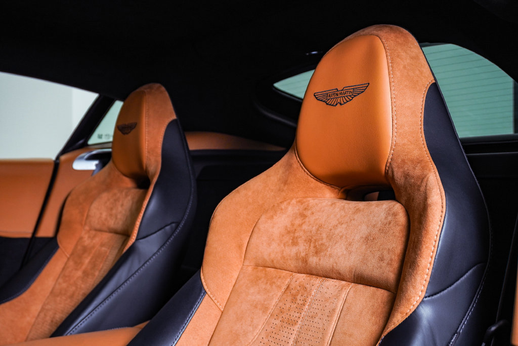 Used 2025 Aston Martin V8 Vantage Coupe RWD image 21